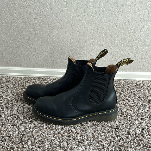 Women’s Dr. Martens Chelsea Boots - Size 8 - Picture 1 of 3